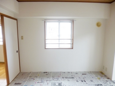 Living and room. Japanese-style room is a two-sided lighting ☆ 