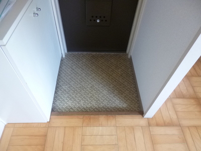 Entrance. It is the front door with shoes BOX ☆
