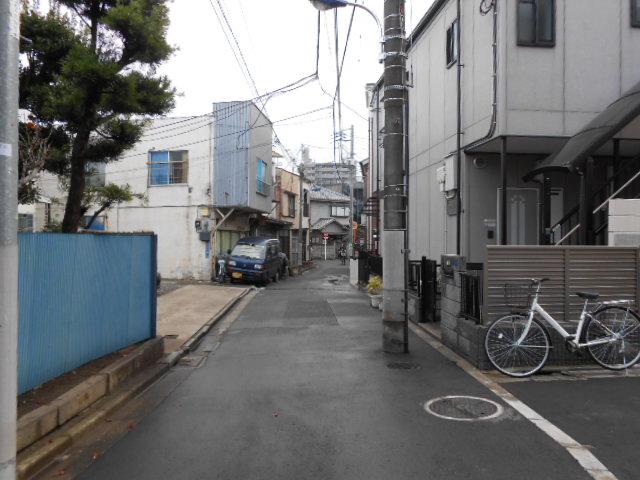 Local photos, including front road. Local (12 May 2013) Shooting