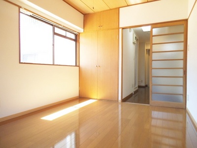 Living and room. Two surfaces is the best of the bright rooms!