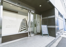 <Geo ・ Initiative Tabata> JR Yamanote Line to the apartment gallery ・ Keihin Tohoku Line "Tabata" over the "Tabata Friendship Bridge" in front of the station, Sign is visible of the apartment gallery to the right direction. Mansion Gallery has entered the sign was hung, "Tabata Fukudabiru" first floor. Please join us feel free to.