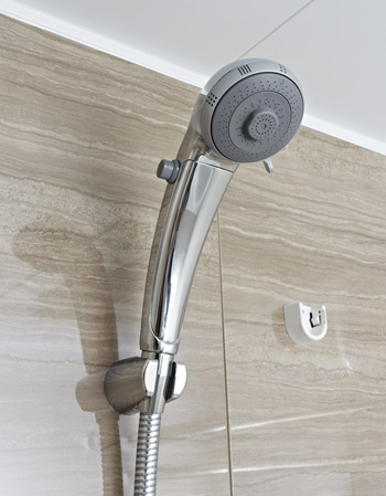 Bathing-wash room.  [Water-saving shower head] Diligently adjustable is stopped out of the water in the button on the hand. soft ・ regular ・ Move and, Also easy switching of the shower water discharge.