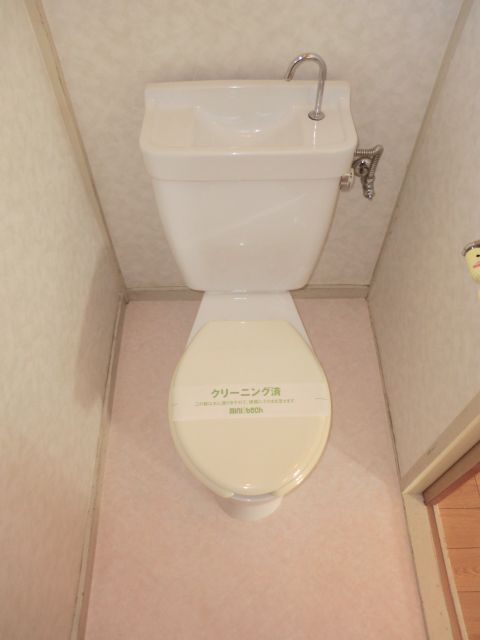 Toilet. Popular bus ・ Restroom