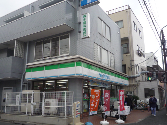 Convenience store. FamilyMart Nishigaoka chome store up (convenience store) 535m