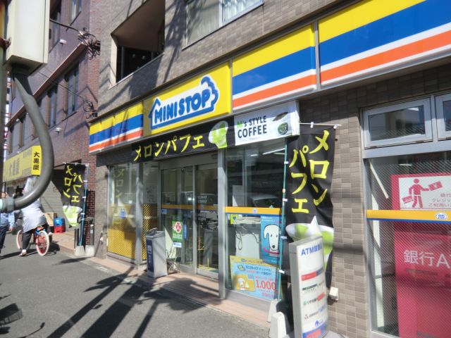 Convenience store. MINISTOP up (convenience store) 230m