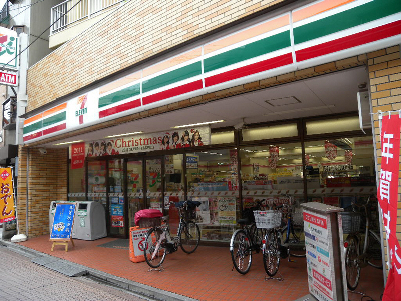 Convenience store. 150m to Seven-Eleven (convenience store)