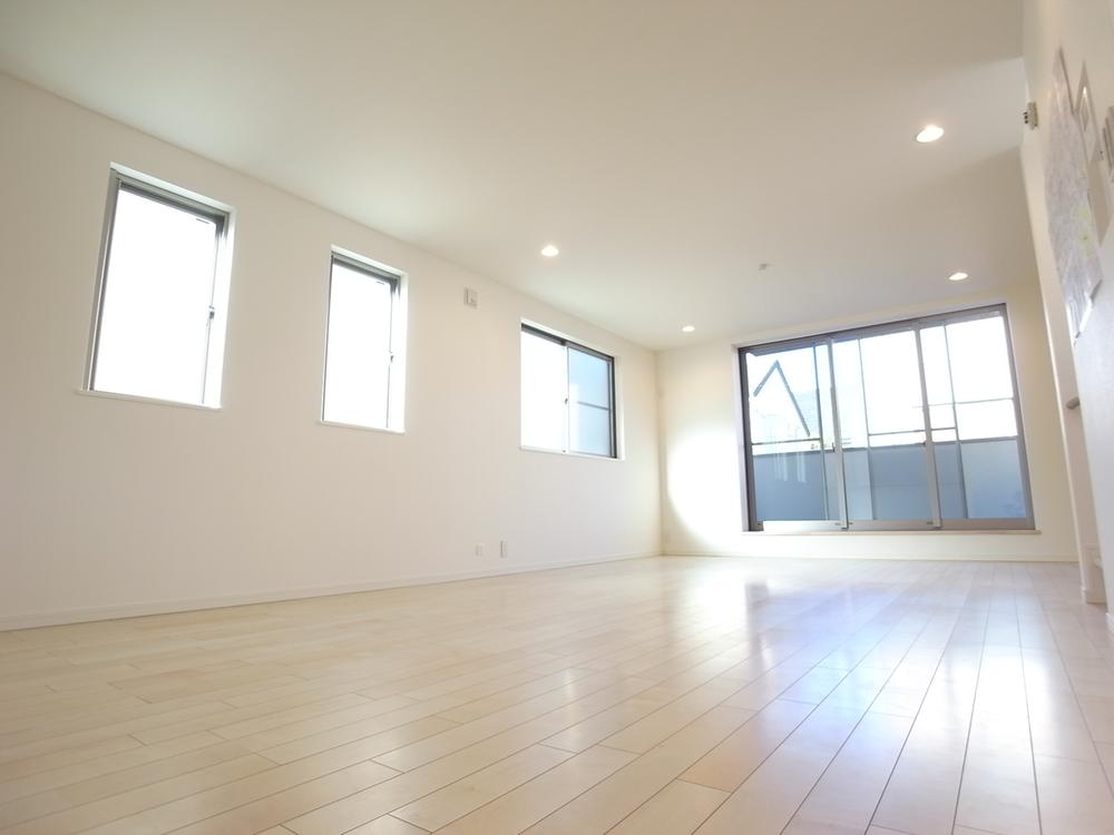 Same specifications photos (living). Example of construction