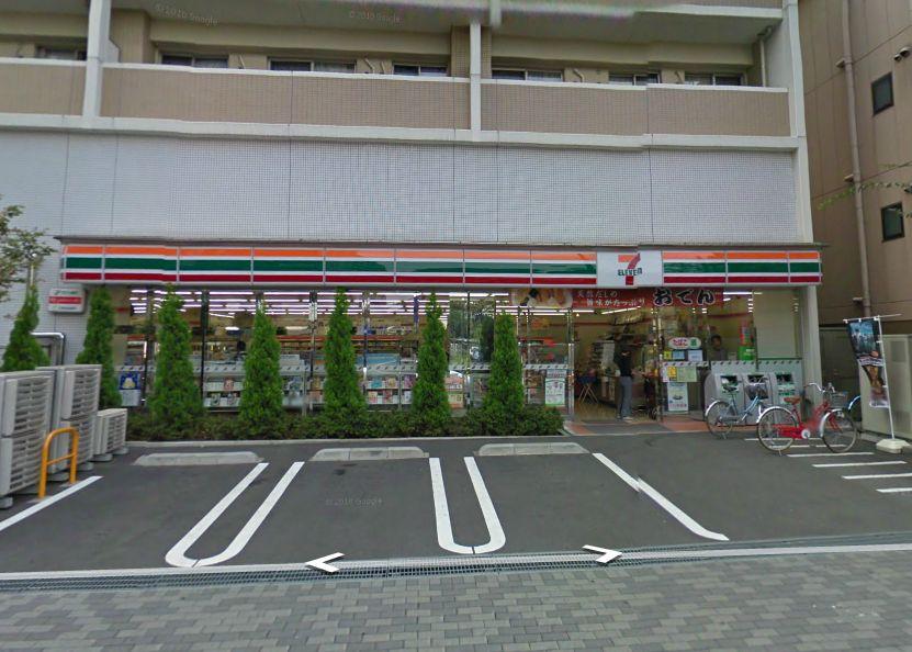 Convenience store. 170m to Seven-Eleven