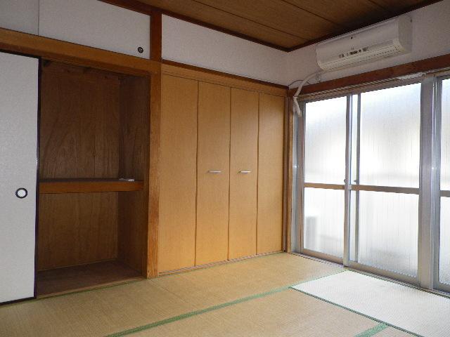 Living and room. Housed plenty of Japanese-style room