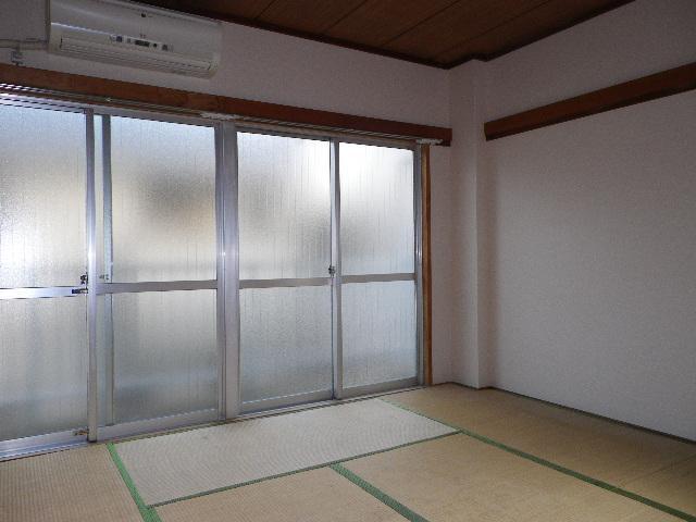 Other room space. Japanese-style room of calm atmosphere