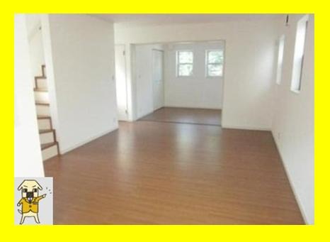 Living. Space of 16.5 quires if open the door, you can ensure.