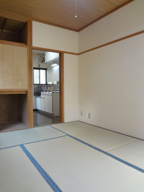 Living and room. Beautiful was also renovation
