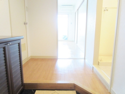 Entrance. It is the front door with shoes BOX ☆