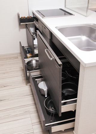 Kitchen.  [Slide cabinet] Also it can be stored easier, such as large pot, Smooth removed with a sliding. Closes slowly, With sound at the time of opening and closing is also a quiet soft-close function.