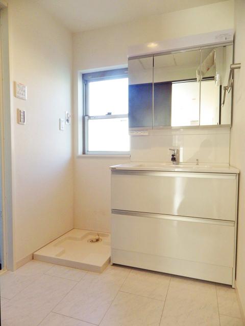 Same specifications photos (Other introspection). Same specifications Photo: washroom