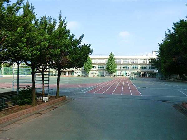 Primary school. Takinogawa 517m until the fifth elementary school