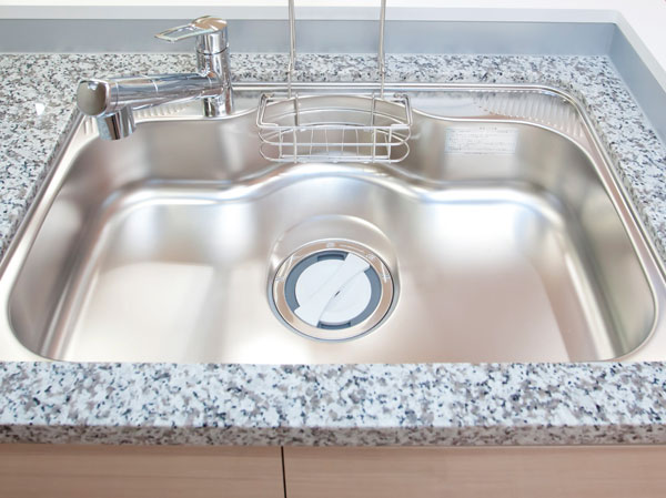 Kitchen.  [Quiet wide sink] The kitchen sink has adopted a silent type, Reduce the I sound water. Big pot is also easy to wash wide specification. (model room / 65B type)