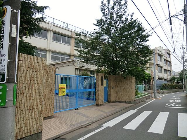 Primary school. 420m to the North Ward Elementary School Nishigahara