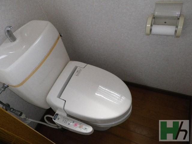 Toilet. Clean cleaning function with hot water shower toilet