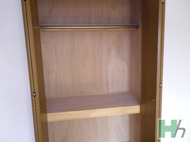 Receipt. Important firm Maeru closet with a luggage