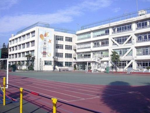 Other. It is a 10-minute walk from the popular "Takinogawa elementary school".