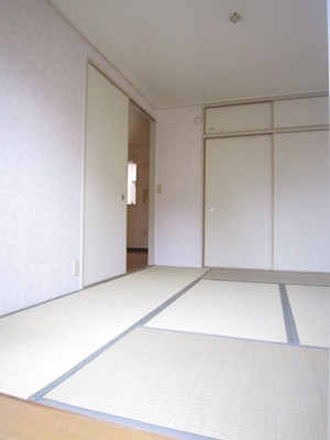 Living and room. Japanese-style room 6 quires