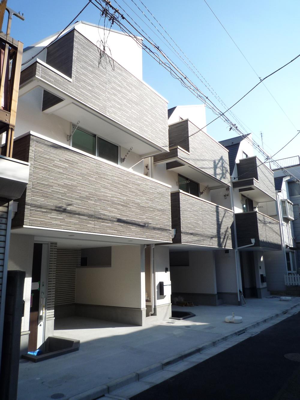 Local appearance photo. Local (11 May 2013) Shooting