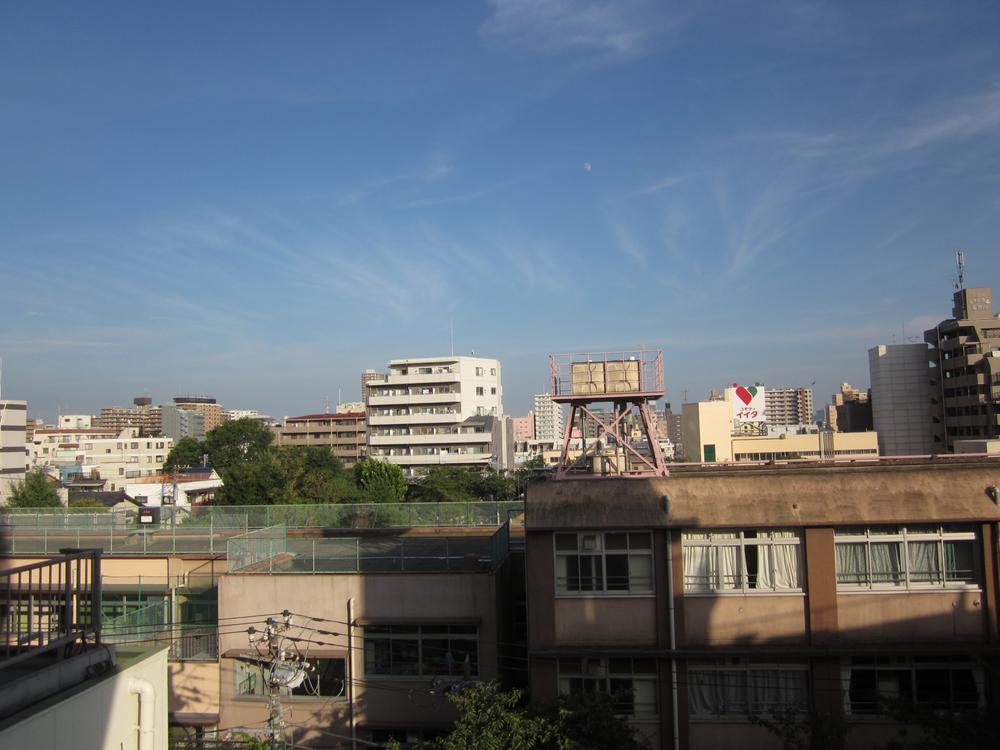 View photos from the dwelling unit. View from the site (August 2013) Shooting