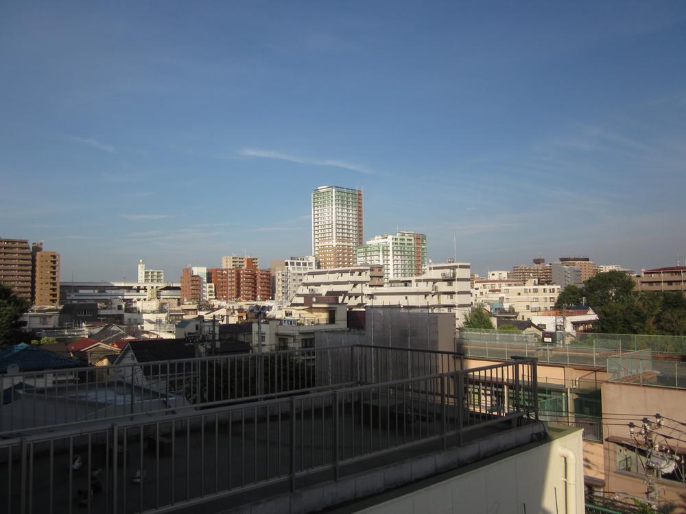 View photos from the dwelling unit. View from the site (August 2013) Shooting