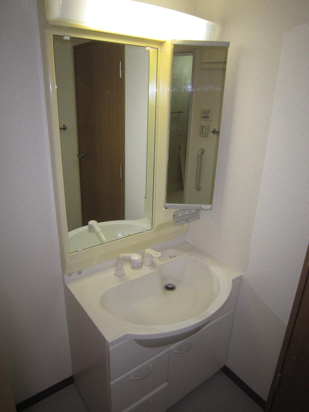 Wash basin, toilet. Wash room (2013 December shooting)