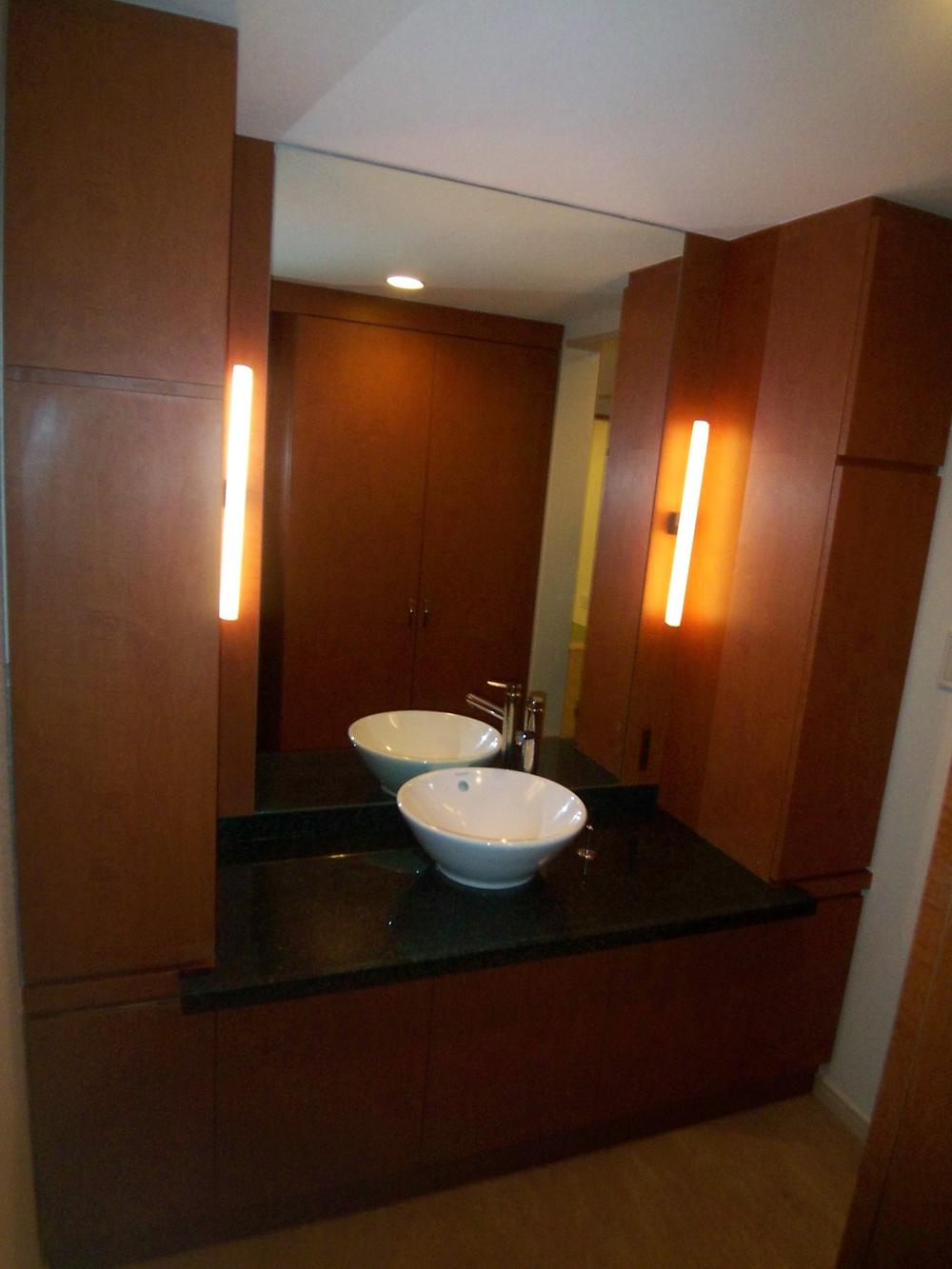 Wash basin, toilet. Indoor (March 2012) shooting