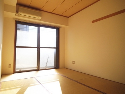 Living and room. Is a Japanese-style room with air conditioning ☆