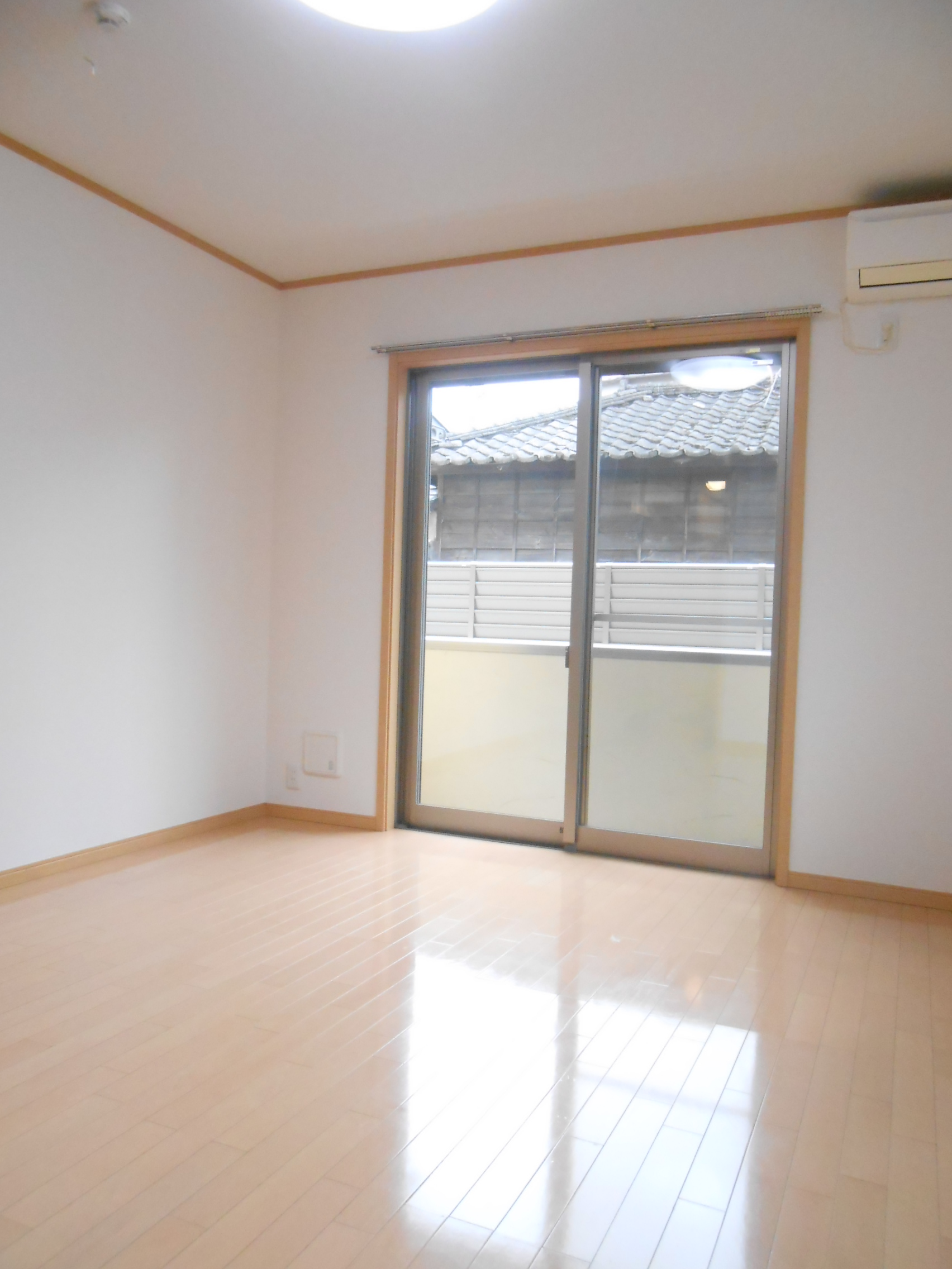 Living and room. It is wide and there is still 7 tatami