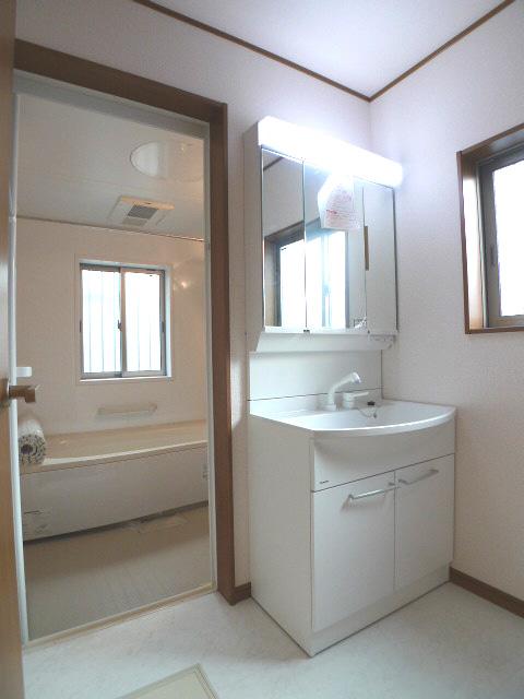 Same specifications photos (Other introspection). Wash room (complete construction cases)
