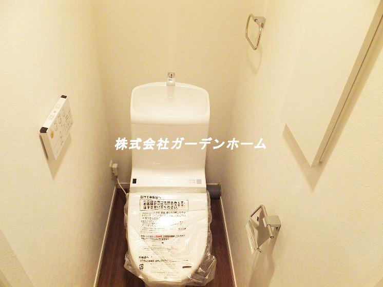 Toilet. It is a space calm and relax !!