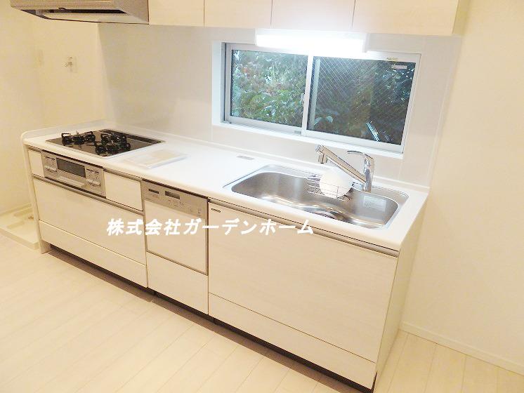 Kitchen. Since the wall with the kitchen, You can take advantage of living of the breadth up to maximum !! sight of children us to help you come to mind in the eyes !! (A ・ B Building Common)