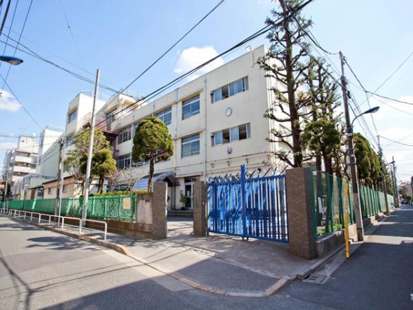 Junior high school. 620m up to junior high school ◎ Akabaneiwabuchi junior high school