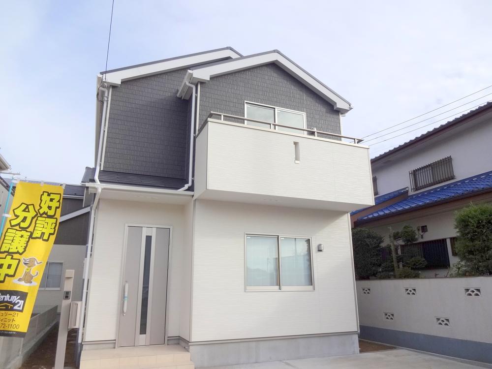 Local photos, including front road. Local (12 May 2013) Shooting