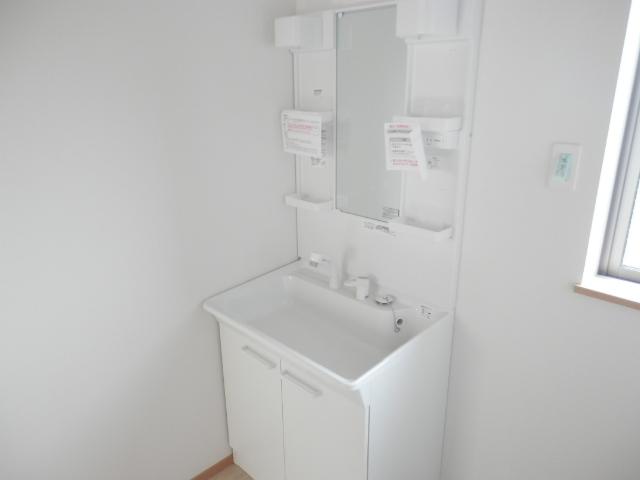 Wash basin, toilet. Indoor (10 May 2013) Shooting