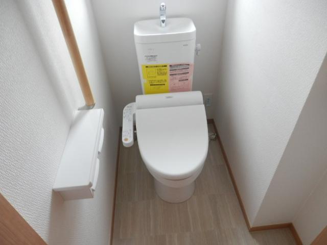 Toilet. Indoor (10 May 2013) Shooting