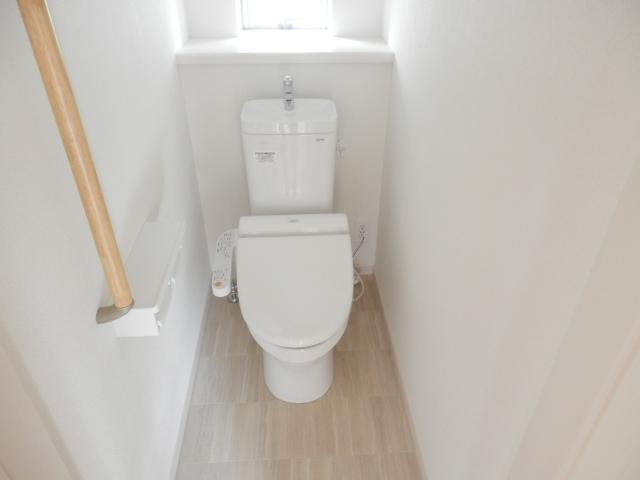 Toilet. Indoor (10 May 2013) Shooting