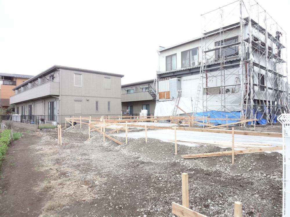 Local photos, including front road. Local (10 May 2013) Shooting