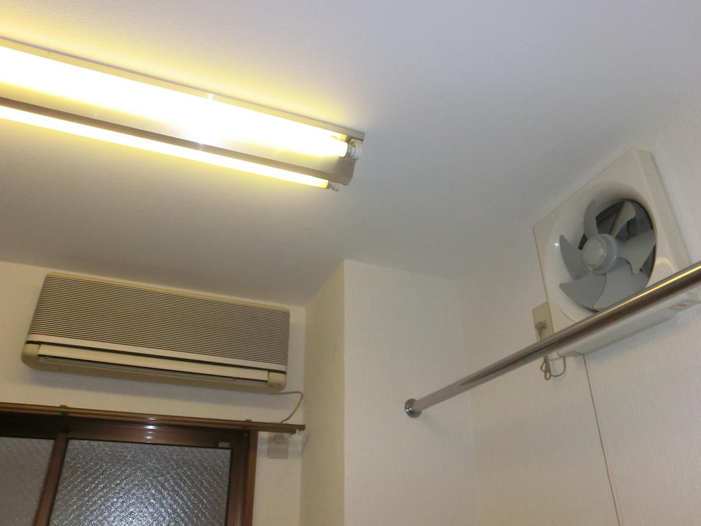 Other Equipment. ☆ Hanger pipe Yes ☆ Air Conditioning ☆ Exhaust Fan Yes ☆ Lighting Yes ☆
