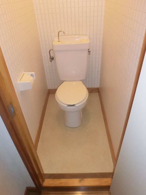 Toilet.  ☆ Renovation scheduled for bidet!  ☆ 