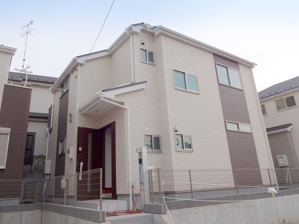 Local appearance photo. Local (10 May 2013) Shooting