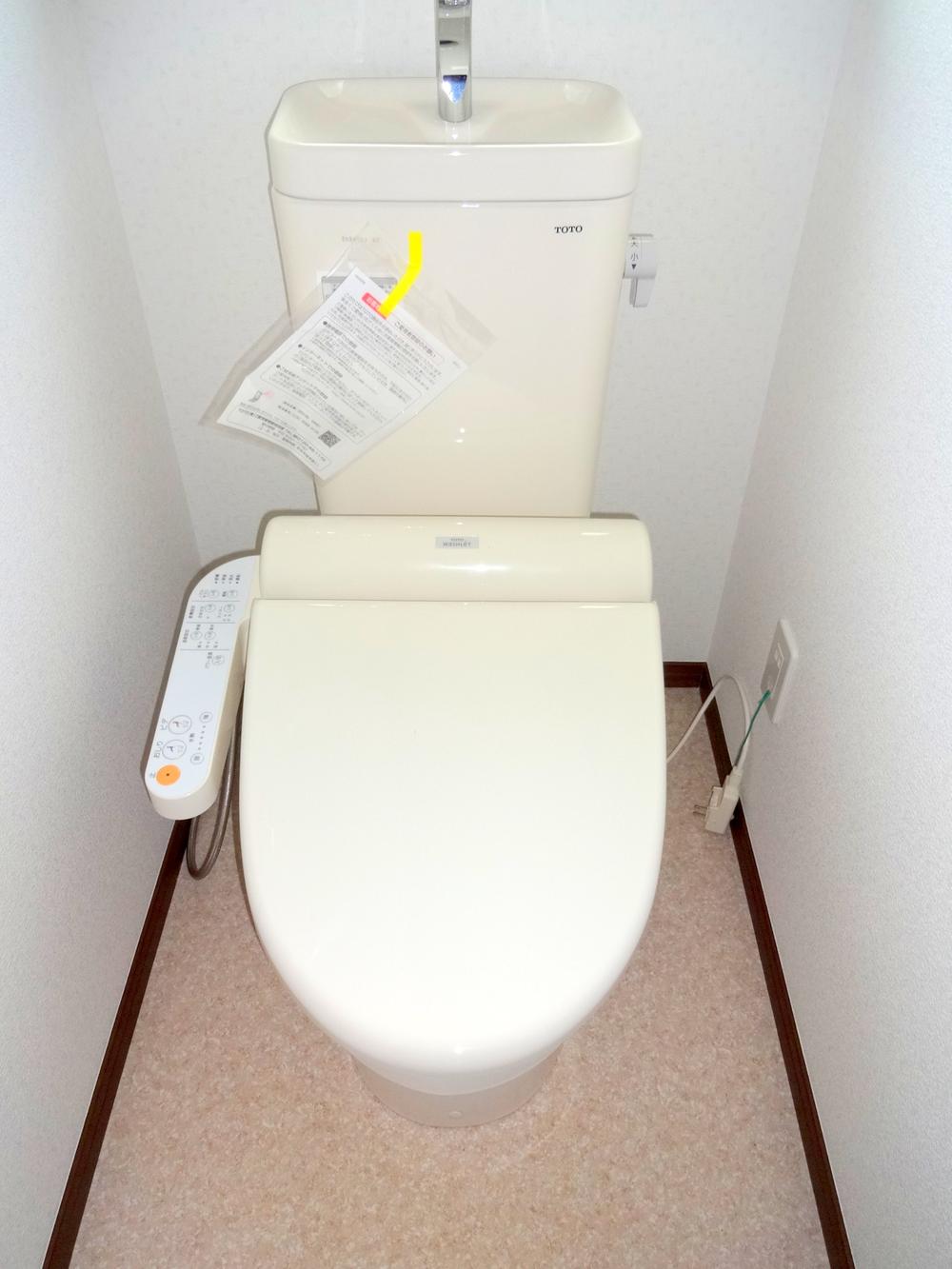 Toilet. Indoor (12 May 2013) Shooting