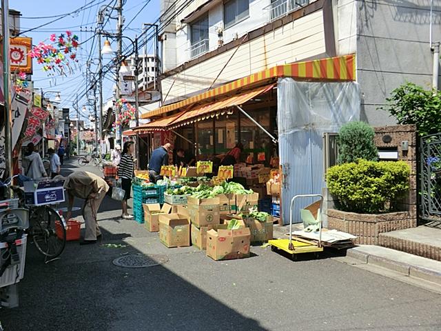 Supermarket. 710m to Super Yao Chu