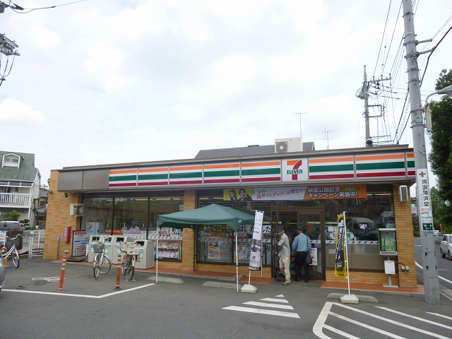 Convenience store. (Convenience store) to 374m