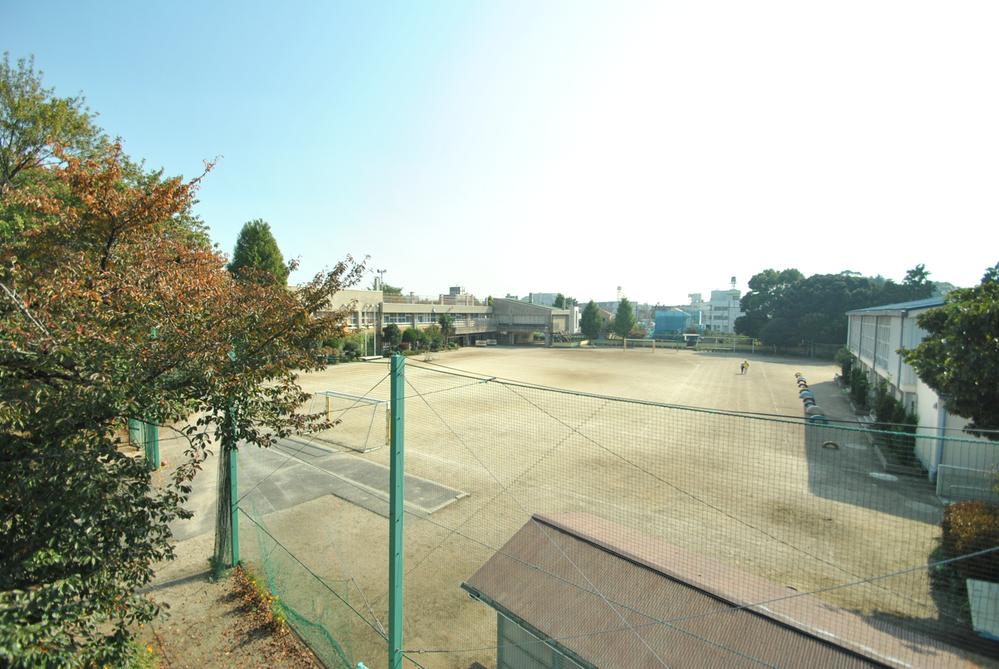 Primary school. Shibayama to elementary school 110m