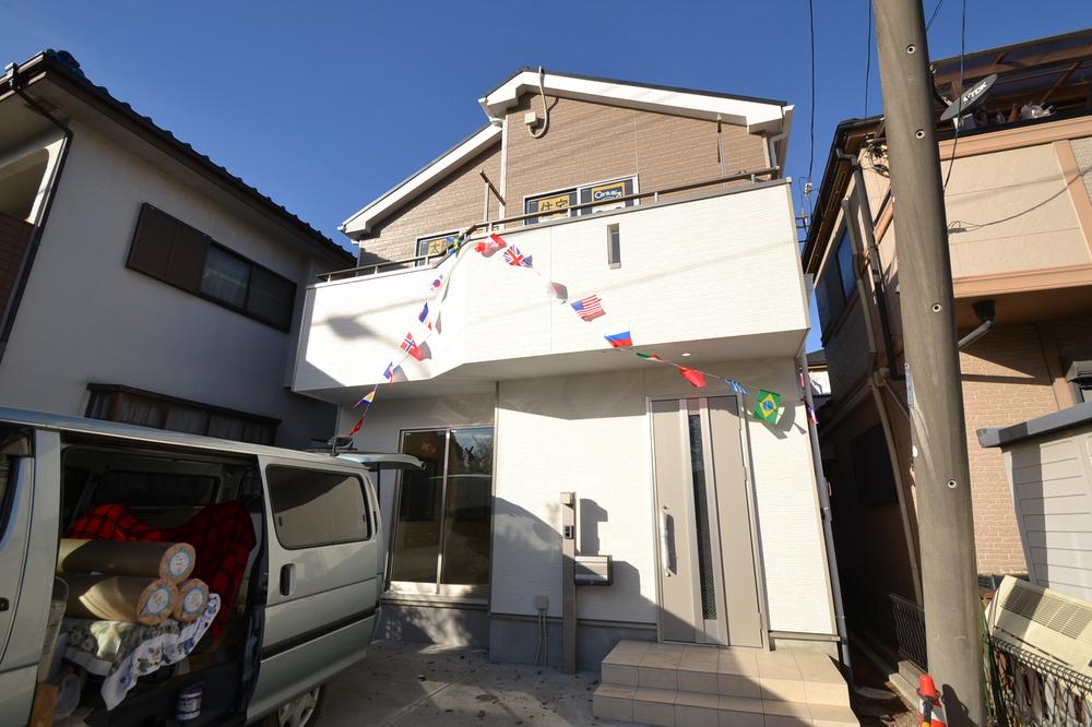 Local appearance photo. Local (12 May 2013) Shooting